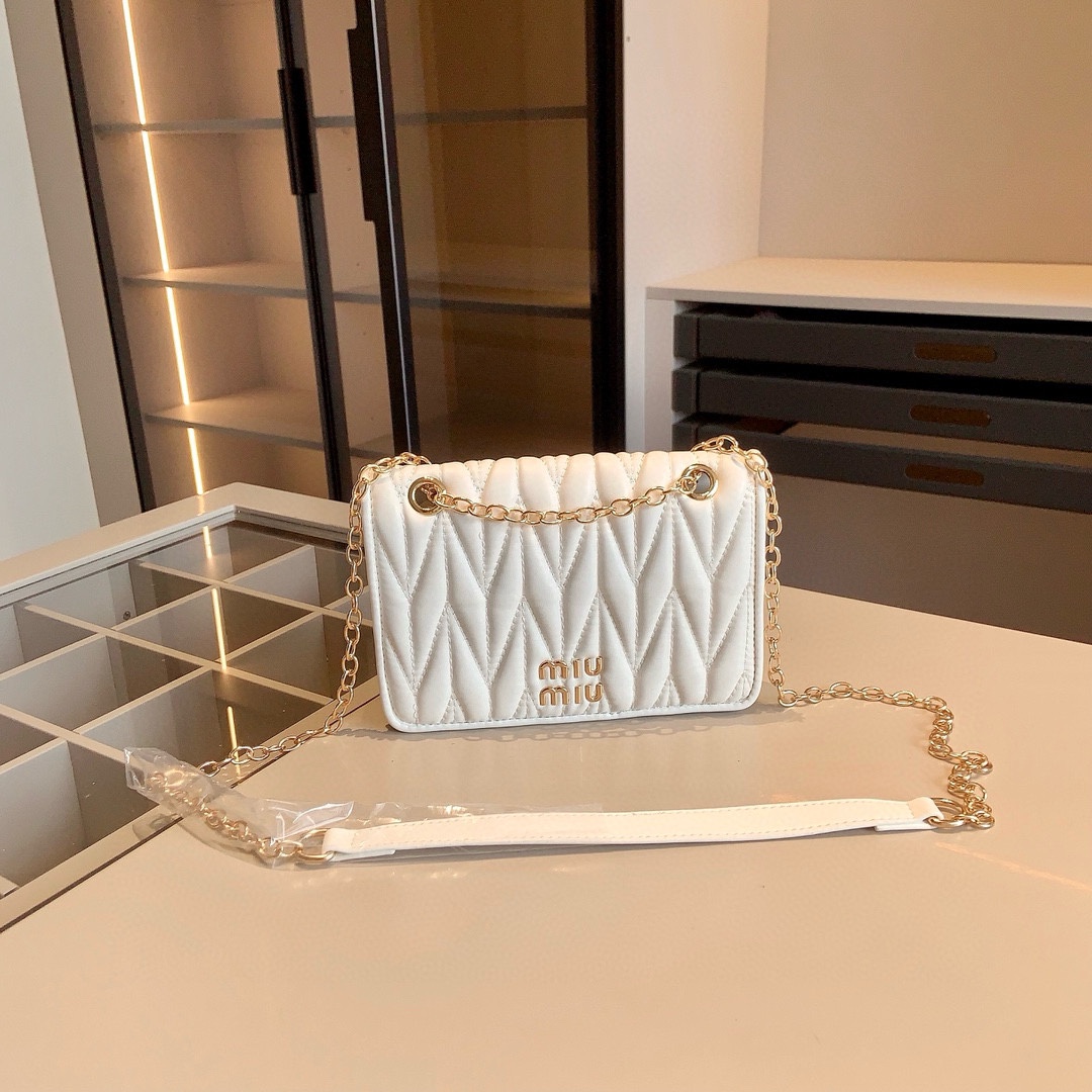 MIUMIUミュウミュウ　 3セット　ボウリングバッグ✙チェーンショルダーバッグ✙カードケース　白