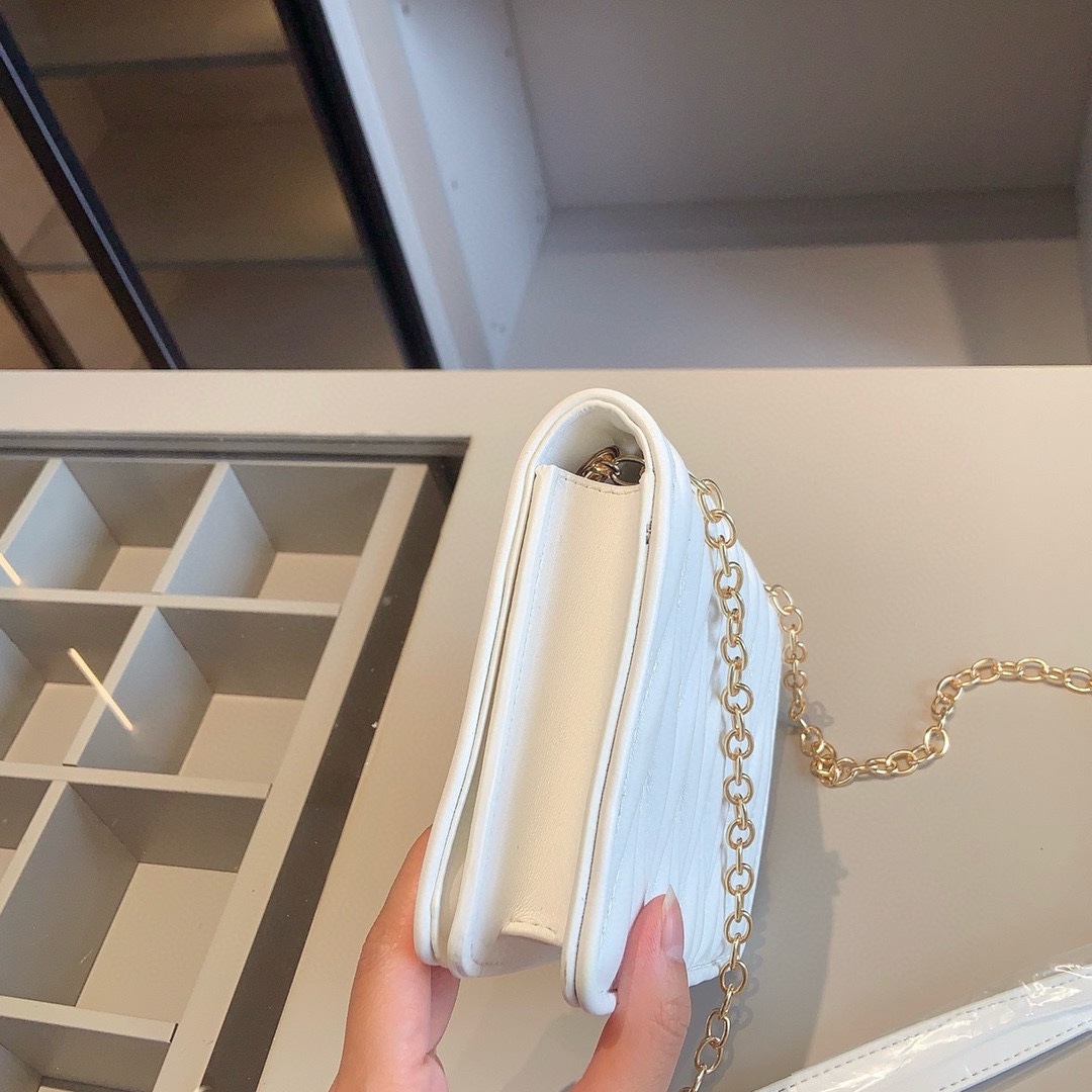 MIUMIUミュウミュウ　 3セット　ボウリングバッグ✙チェーンショルダーバッグ✙カードケース　白