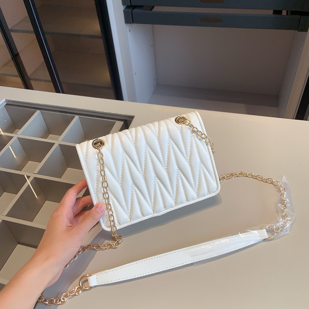 MIUMIUミュウミュウ　 3セット　ボウリングバッグ✙チェーンショルダーバッグ✙カードケース　白