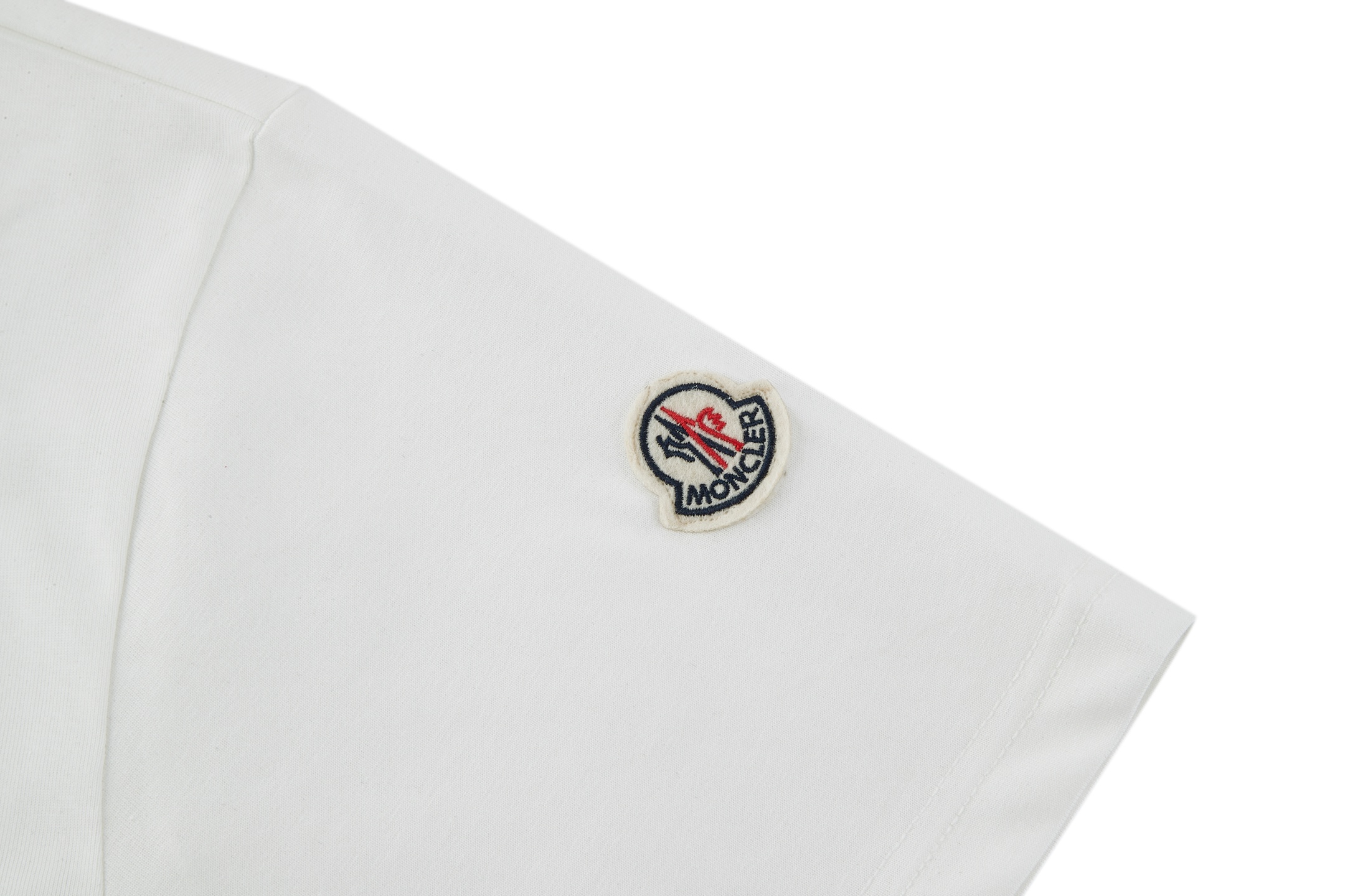 MONCLER モンクレール 刺繍ワッペンロゴ 半袖Tシャツ 　ブラック＆ホワイト　100％　男女兼用 mh0213