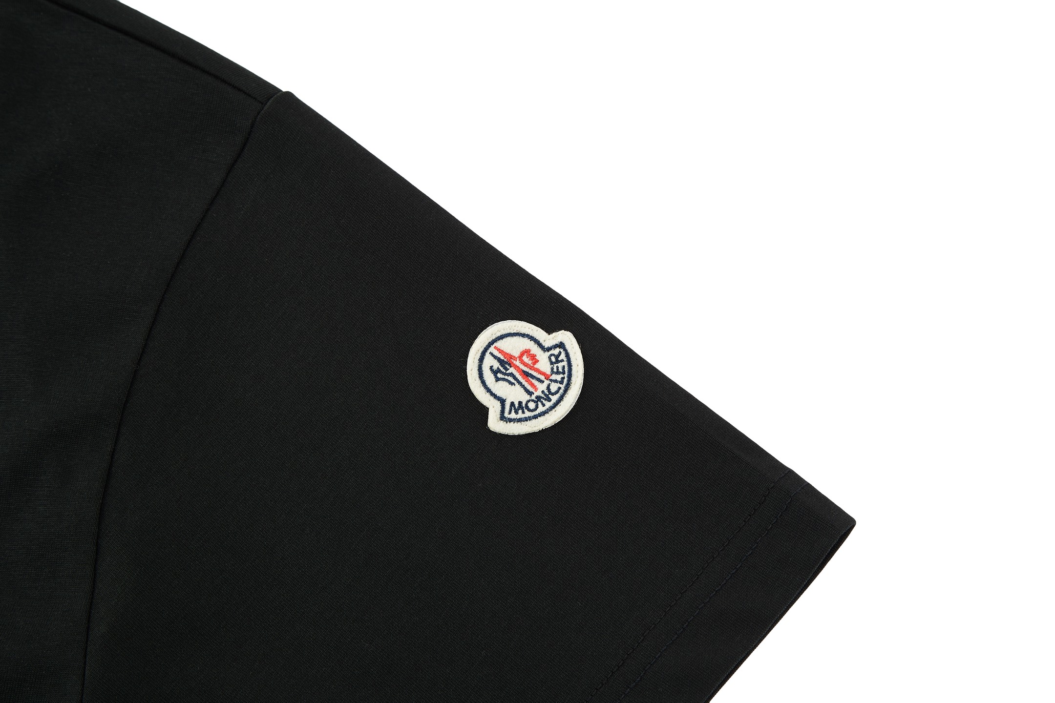 MONCLER モンクレール 刺繍ワッペンロゴ 半袖Tシャツ 　ブラック＆ホワイト　100％　男女兼用 mh0213