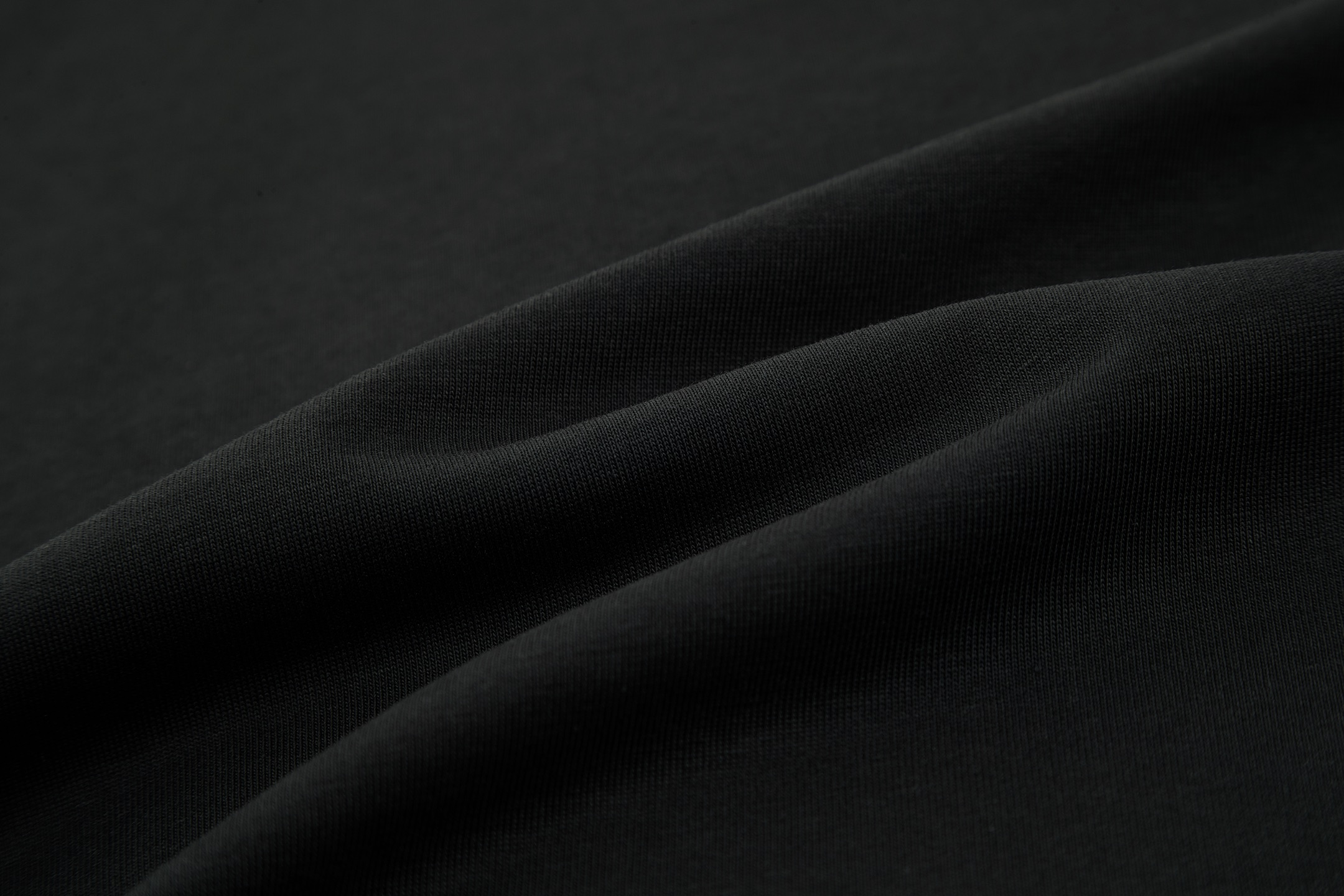 MONCLER モンクレール 刺繍ワッペンロゴ 半袖Tシャツ 　ブラック＆ホワイト　100％　男女兼用 mh0213