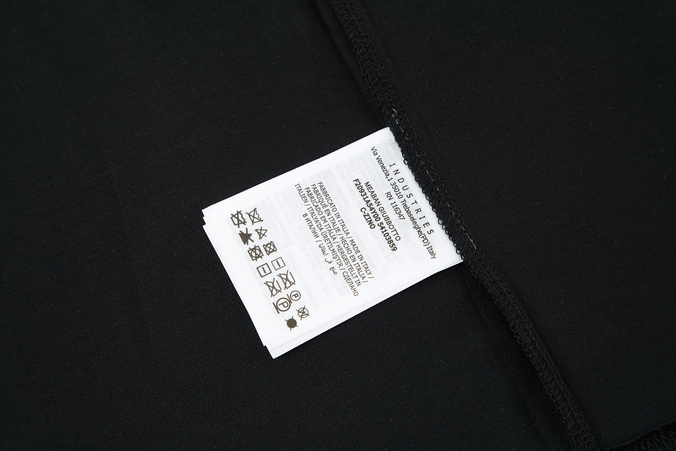 MONCLER モンクレール 刺繍ワッペンロゴ 半袖Tシャツ 　ブラック＆ホワイト　100％　男女兼用 mh0213