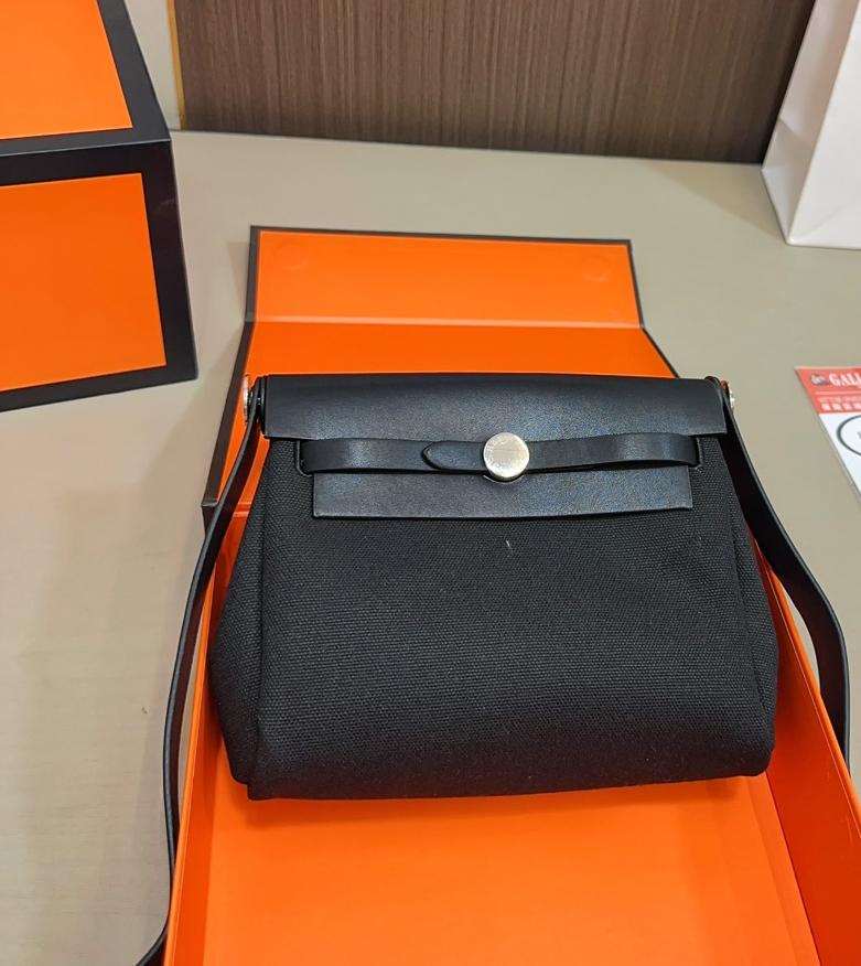 Herbag Zip 20 エールバック ミニショルダー ブラック　/シルバー金具 トワルアッシュヴァイキング/ヴァッシュハンター W刻印 