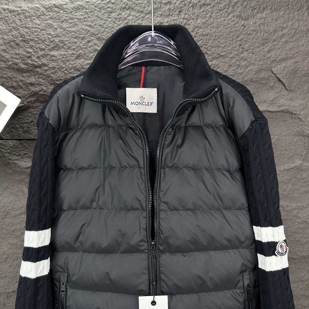 【Moncler】 ダウンジャケット大特価開催