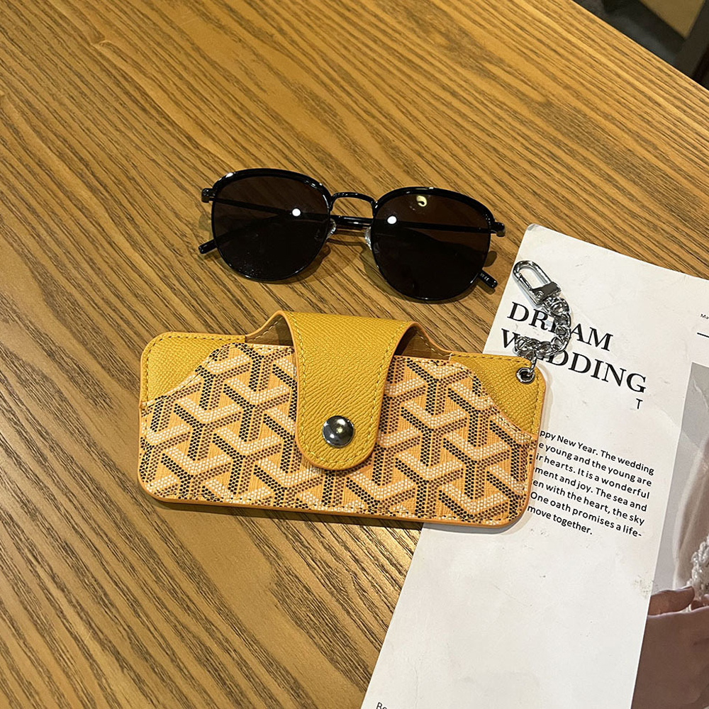 PU EYEWEAR POUCH WITH WRIST CHAIN