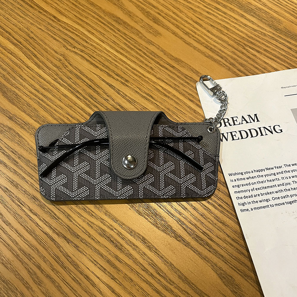 PU EYEWEAR POUCH WITH WRIST CHAIN