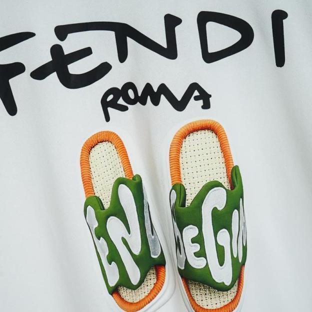 FENDI  パーカー フェンディ プリントおしゃれ 丸首 通勤 通学 男女兼用