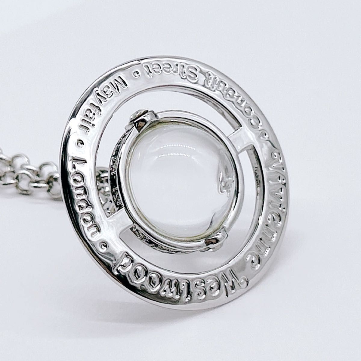 Vivienne Westwood（ヴィヴィアンウエストウッド）オーブ ネックレス