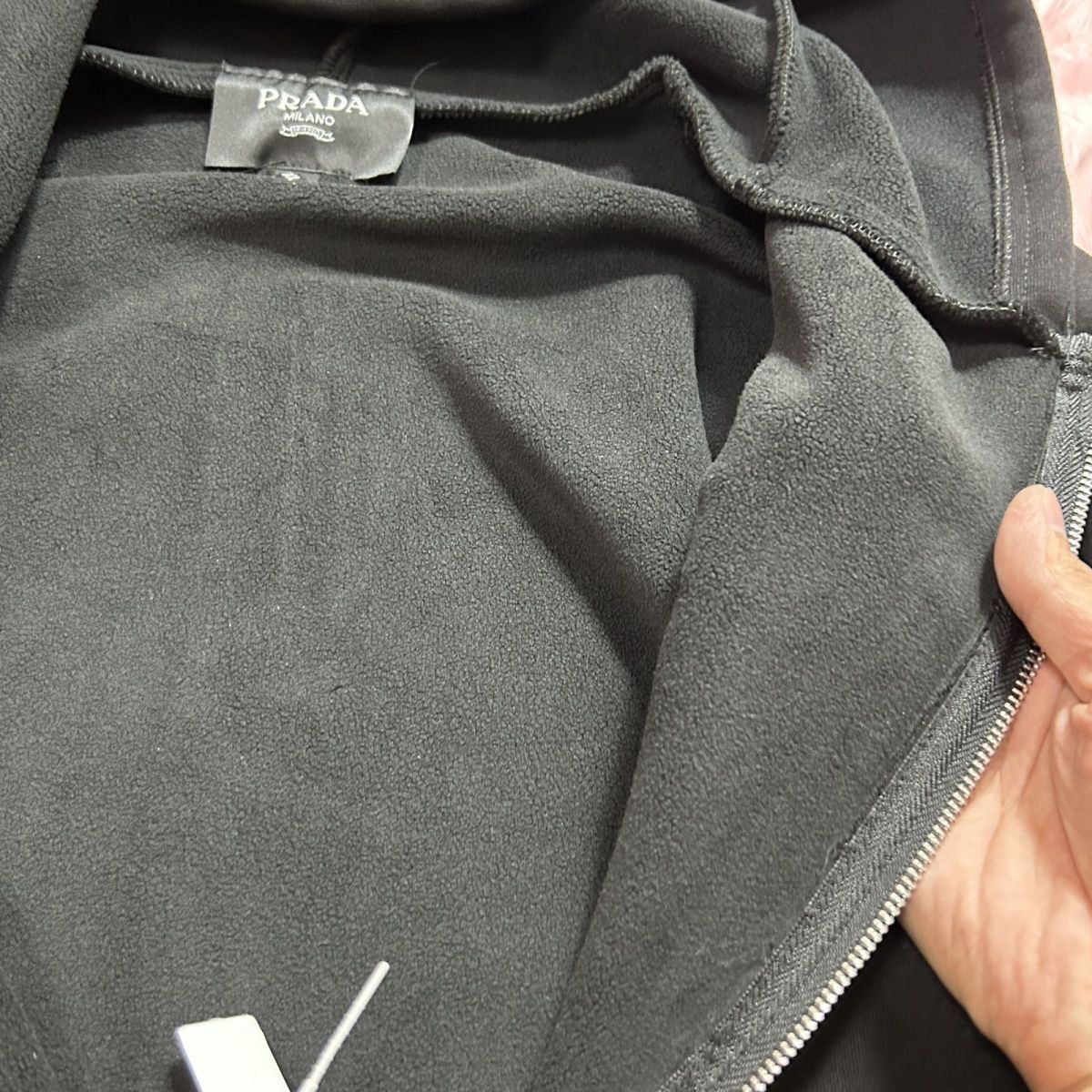 PRADA 逆三角柳釘連帽プリントスウェットコート パーカー