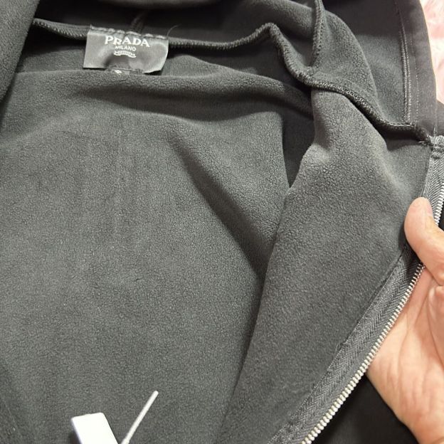 PRADA 逆三角柳釘連帽プリントスウェットコート パーカー