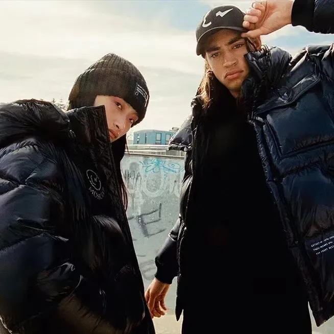 関税負担なし☆Moncler  フード付ダウンジャケット ブラック  ホワイト