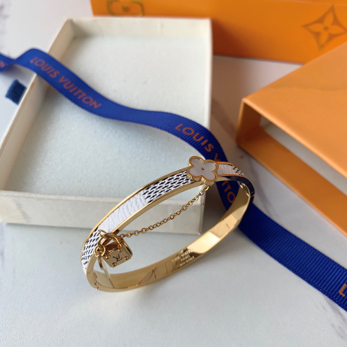 【国内発送/直営店】人気のブレスレット