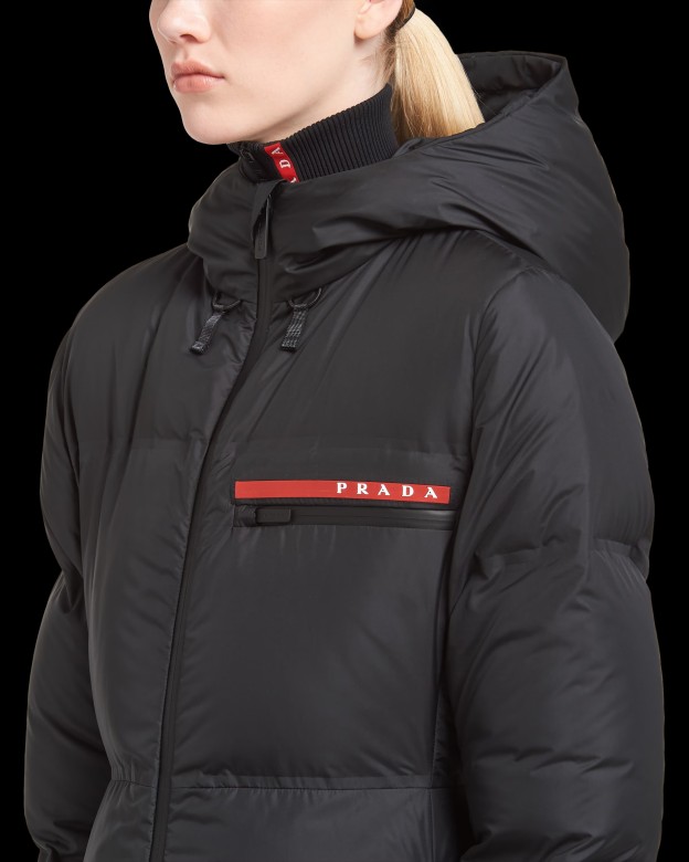 PRADA ライトナイロンフード付きパファージャケット ダウン ジャケット