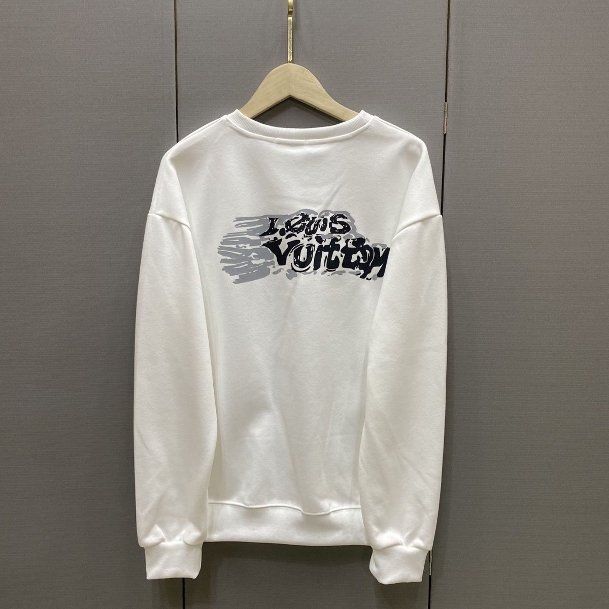 LOUIS VUITTON  パーカー ブランド　ルイ・ヴィトン ロゴ カジュアル　おしゃれ　男女兼用