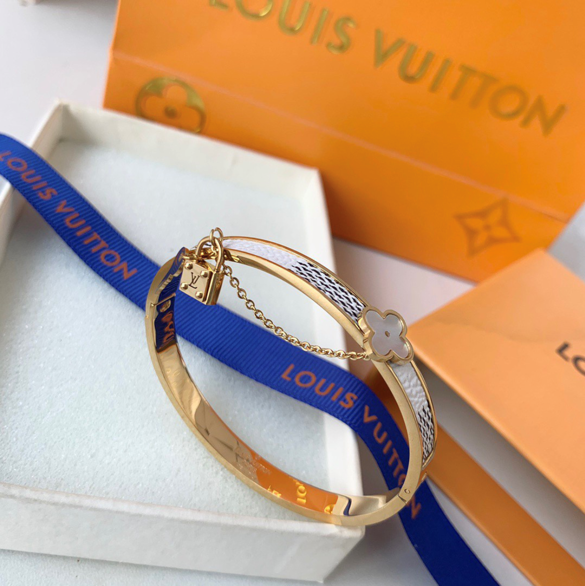 【国内発送/直営店】人気のブレスレット