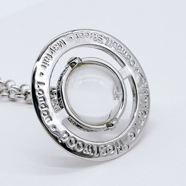 Vivienne Westwood（ヴィヴィアンウエストウッド）オーブ ネックレス