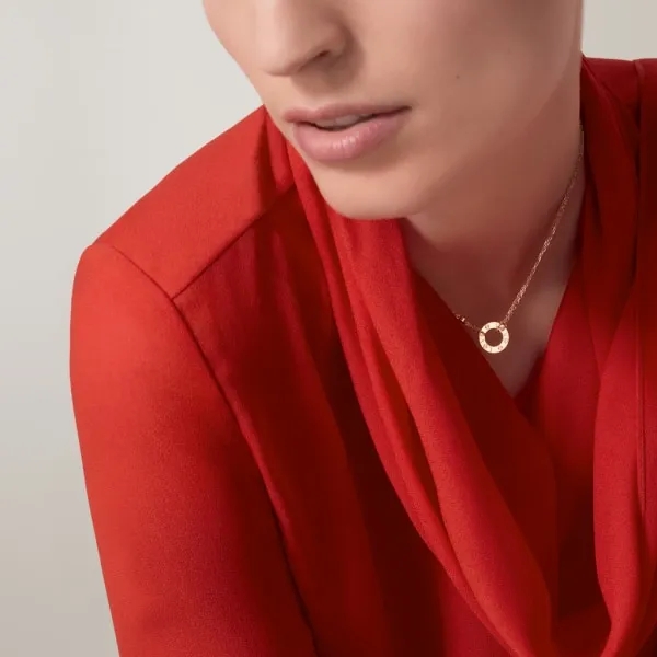 【国内発送/直営店】ネックレス LOVE 、ダイヤモンド2個