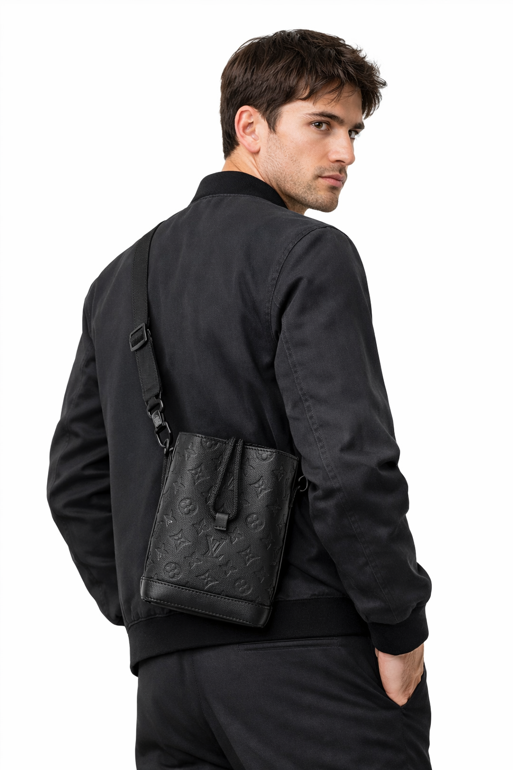 LOUIS VUITTON ルイ ヴィトン M82248 ノエ･スリング モノグラム･シャドウ カーフレザー メンズ ショルダーバッグ 斜め掛け ブラック-JAPAN DUTY FREE