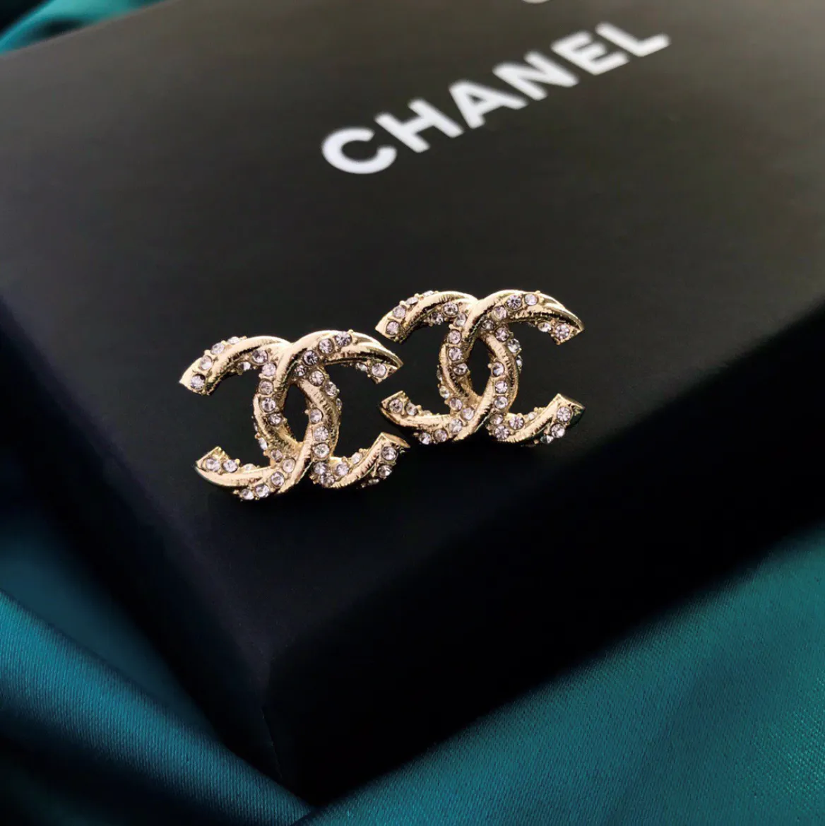 【国内発送/直営店】メタルダブルCダイヤモンドピアス