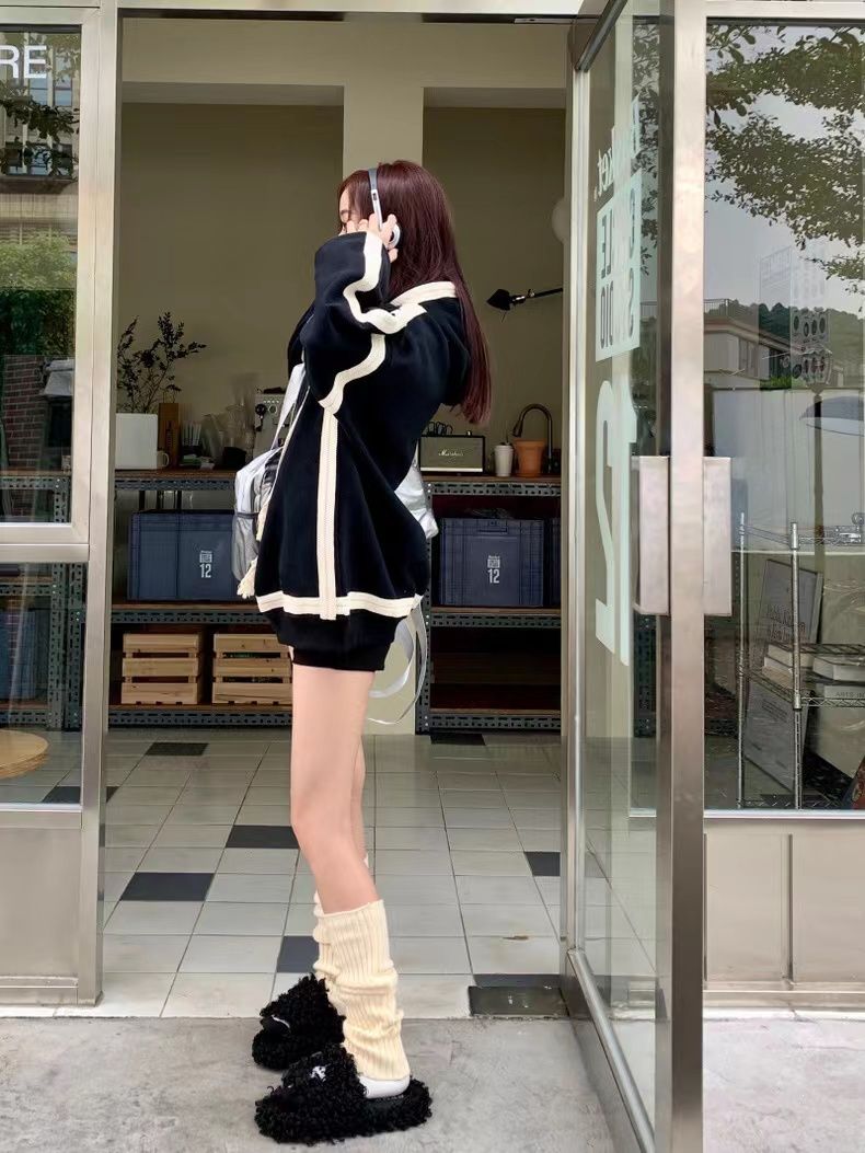 LOEWE コントラストの刺繍が施されたコート カーディガン   スウェットクル  パーカー