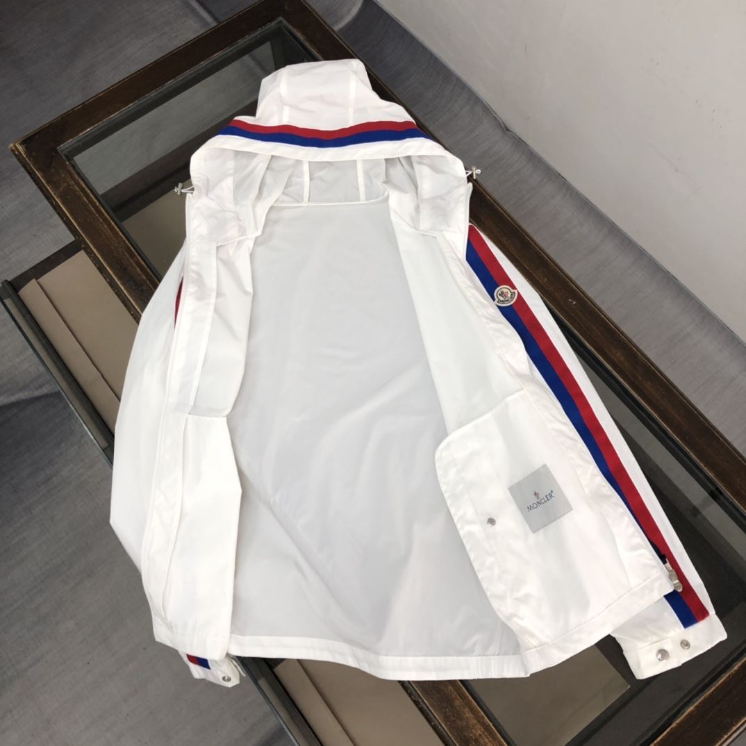 MONCLER人気の男性用ファスナー付きフード付きジャケット