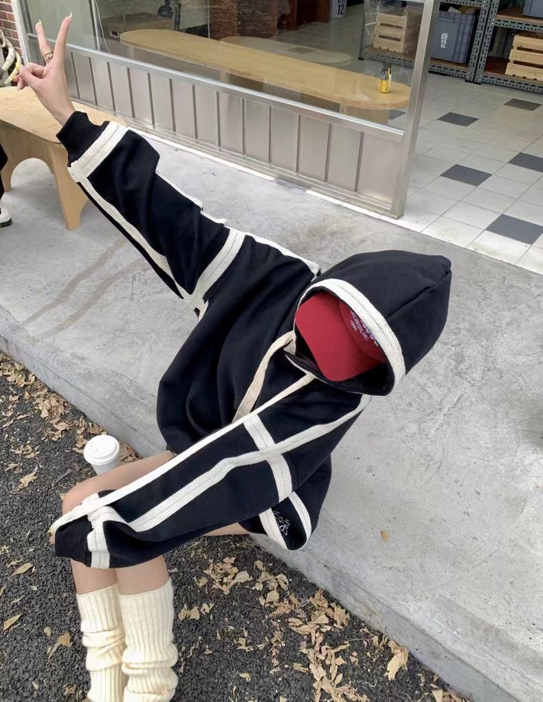 LOEWE コントラストの刺繍が施されたコート カーディガン   スウェットクル  パーカー