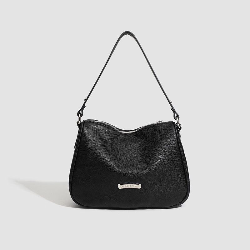 クロムハーツ レザーショルダーバッグ 黒 中型 チェーン付き