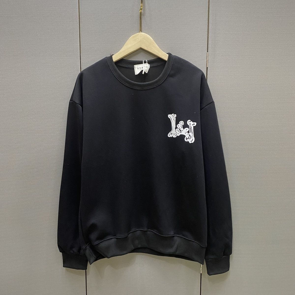 LOUIS VUITTON  パーカー ブランド　ルイ・ヴィトン ロゴ カジュアル　おしゃれ　男女兼用