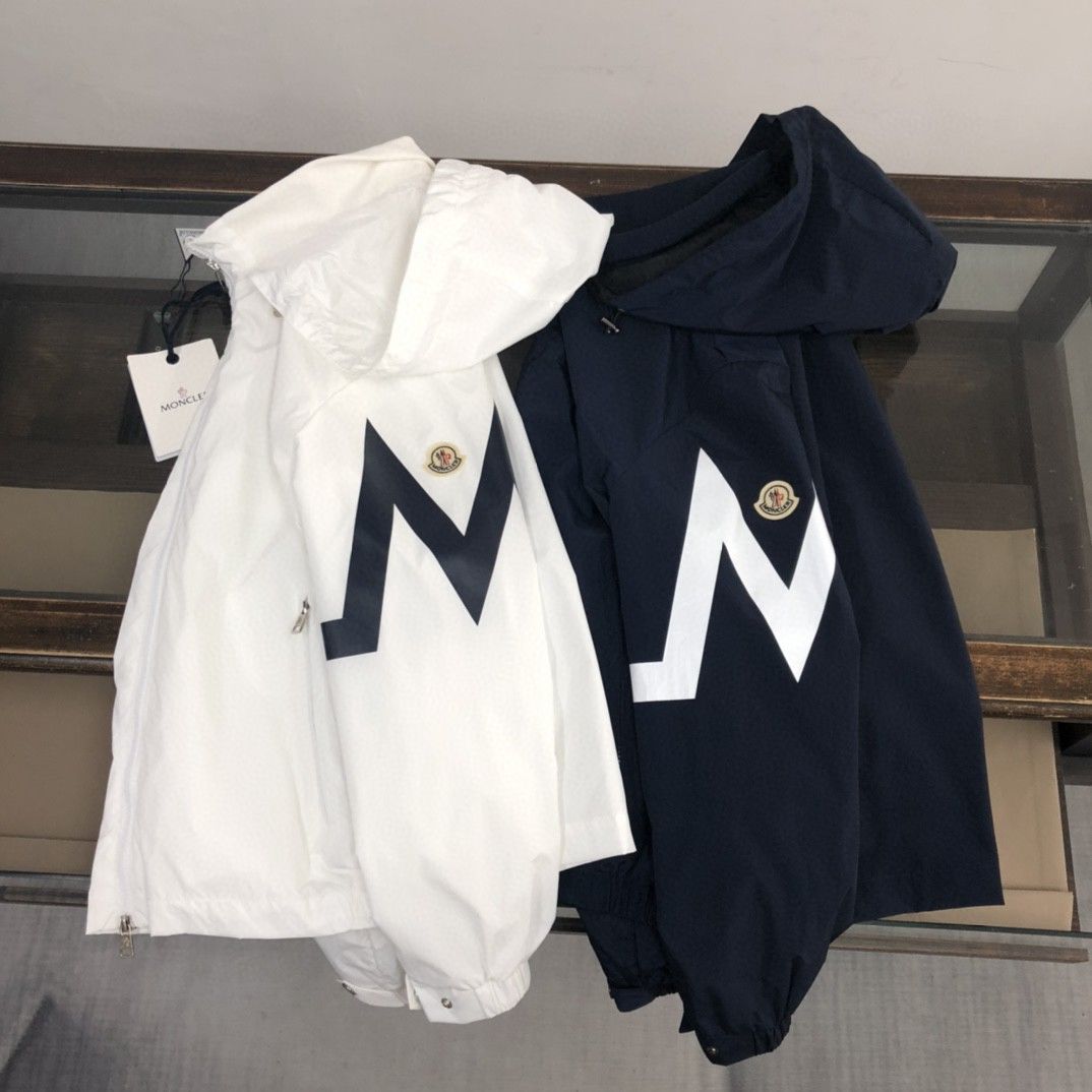 MONCLER春と秋の新作フード付きウインドブレーカージャケット