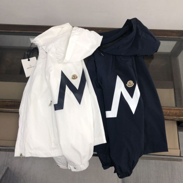 MONCLER春と秋の新作フード付きウインドブレーカージャケット