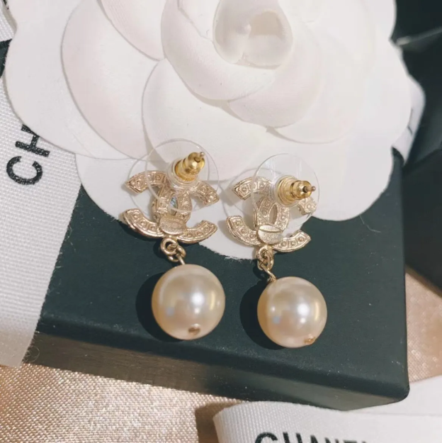 【国内発送/直営店】ゴールドパールピアス 2*3.4cm