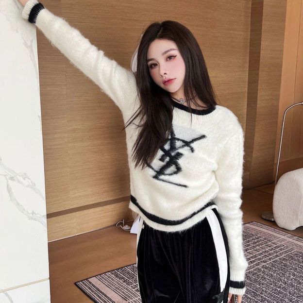 YSL 馬海毛胸に文字ロゴニットセーター   