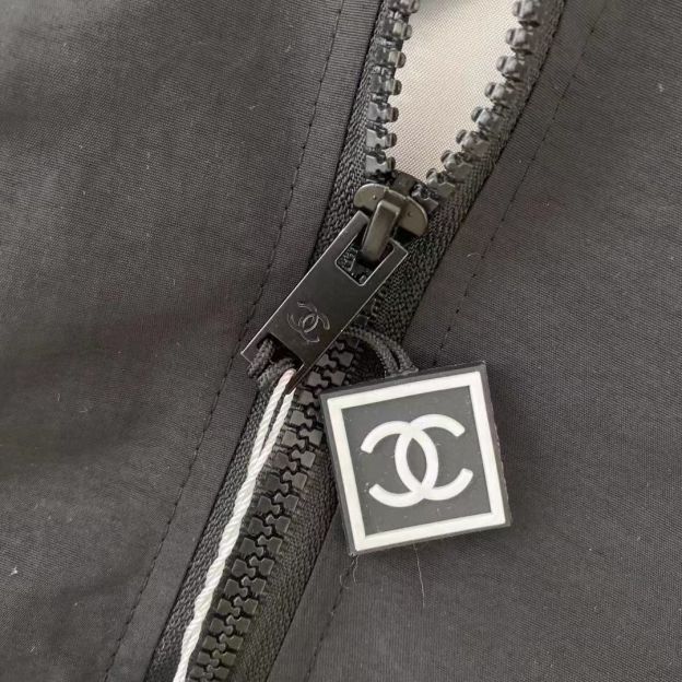 CHANELレトロ風インパクトカラーの連帽カーディガンコート