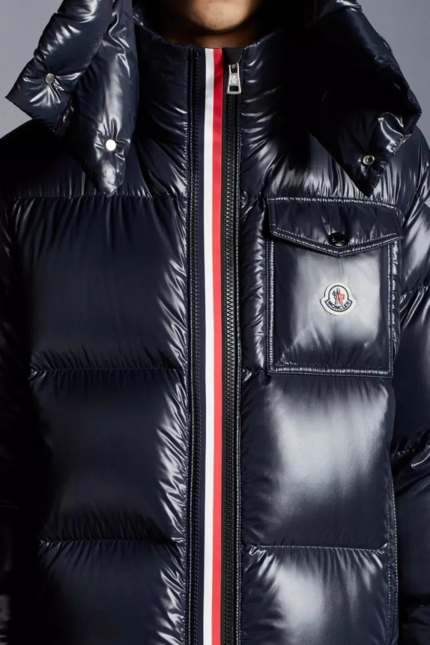 関税負担なし☆Moncler MONTBELIARD フード付ダウンジャケット ブラック  ホワイト 紺