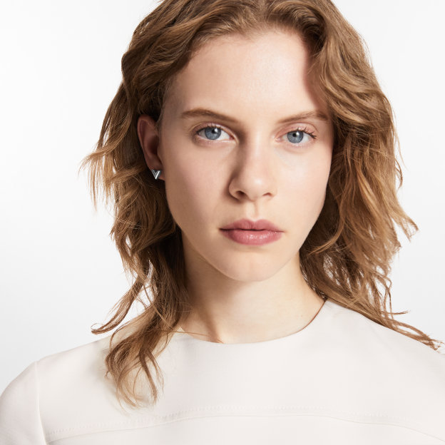 【国内発送/直営店】wanna oneオン・ソンウ着用！スタッズ イヤリング・エセンシャル V