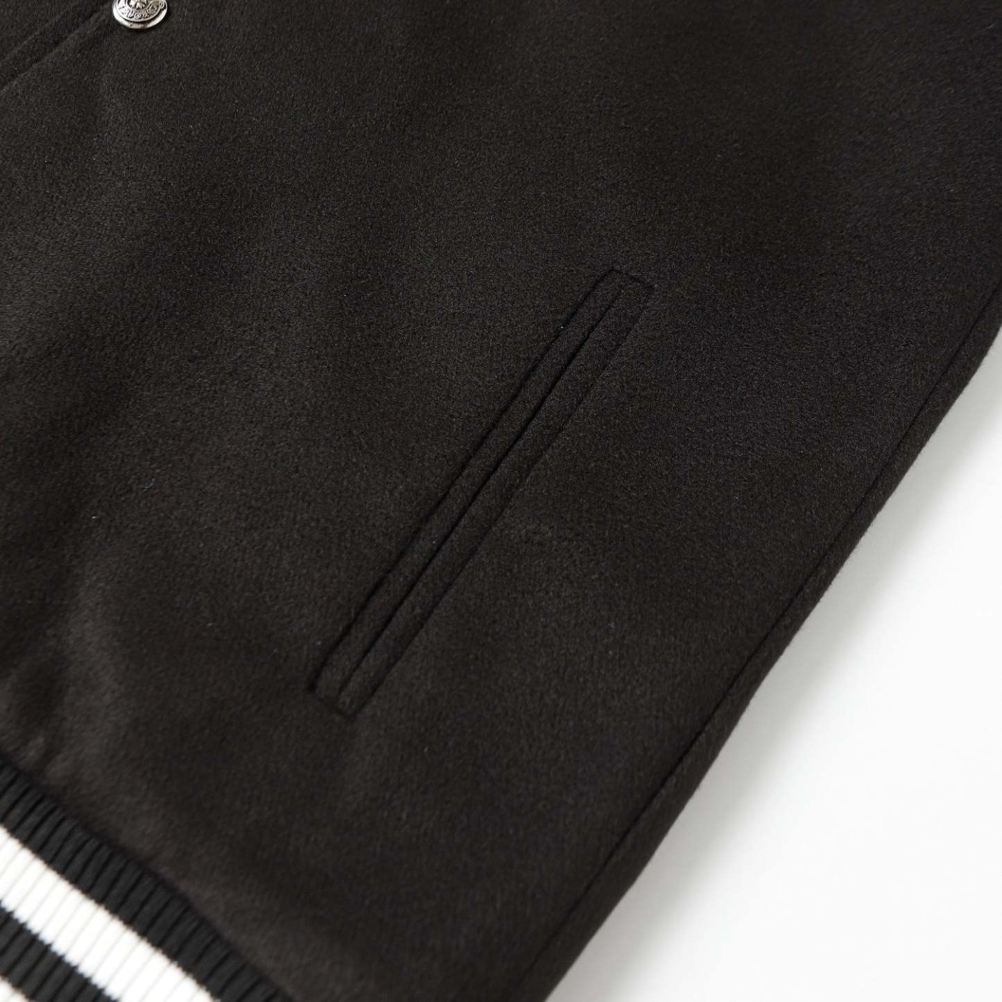 【Chrome Hearts】クロムハーツ クロス刺繍 レザースリーブ ブラック バーシティジャケット（スタジャン） ストリートスタイル