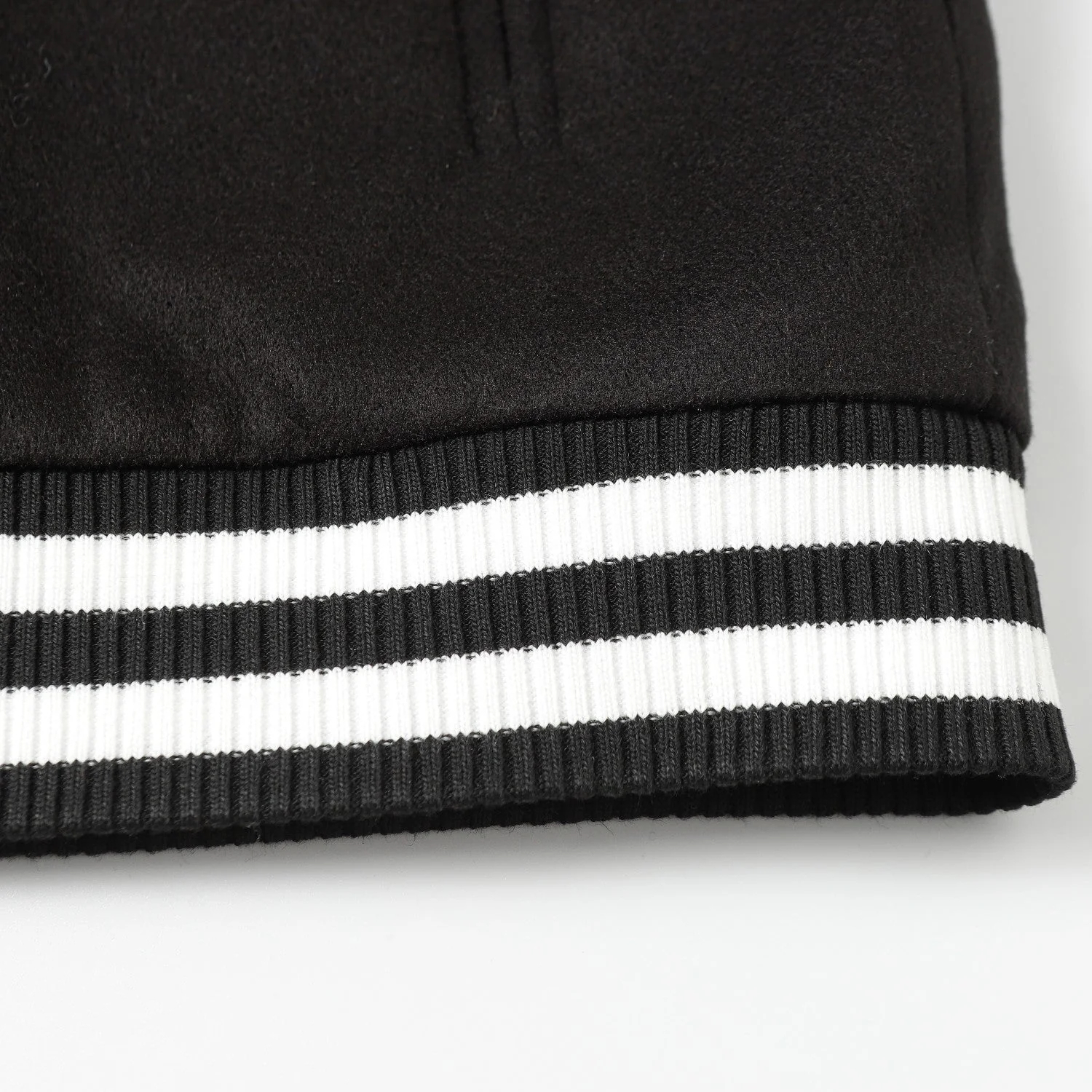 【Chrome Hearts】クロムハーツ クロス刺繍 レザースリーブ ブラック バーシティジャケット（スタジャン） ストリートスタイル