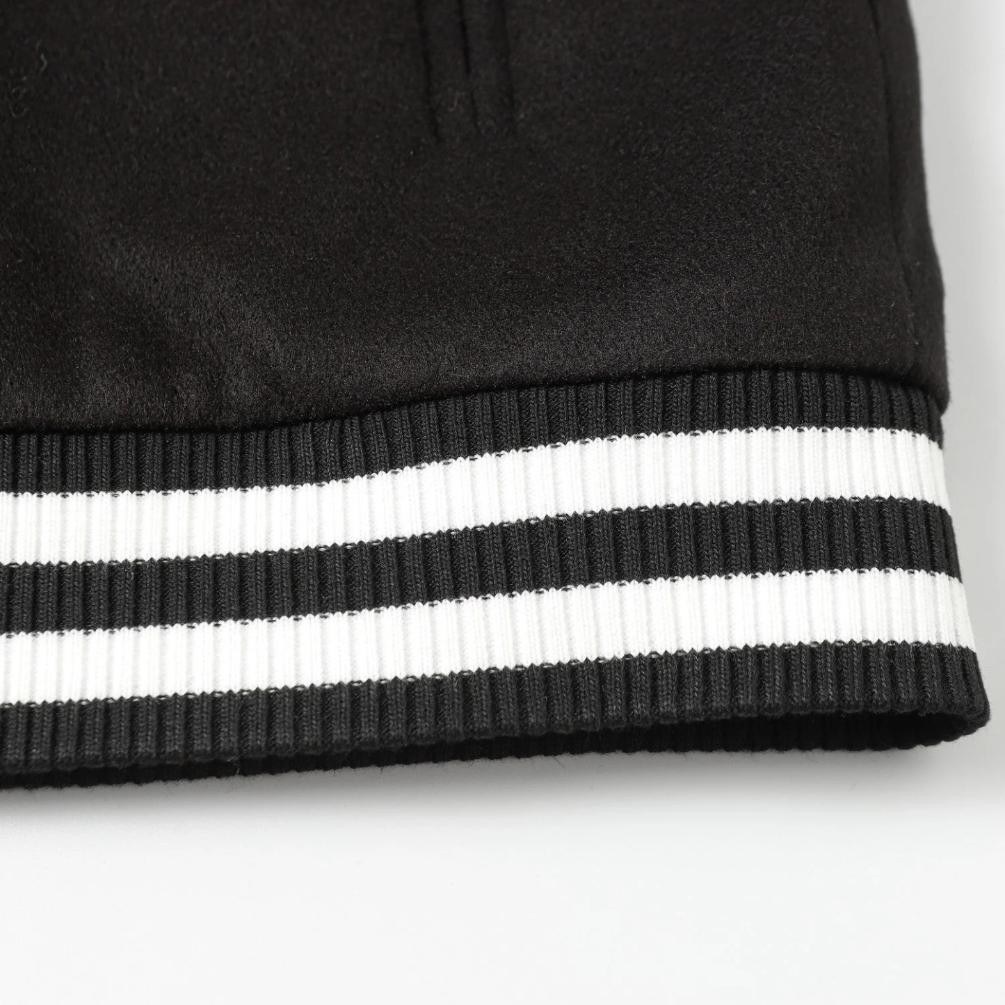 【Chrome Hearts】クロムハーツ クロス刺繍 レザースリーブ ブラック バーシティジャケット（スタジャン） ストリートスタイル