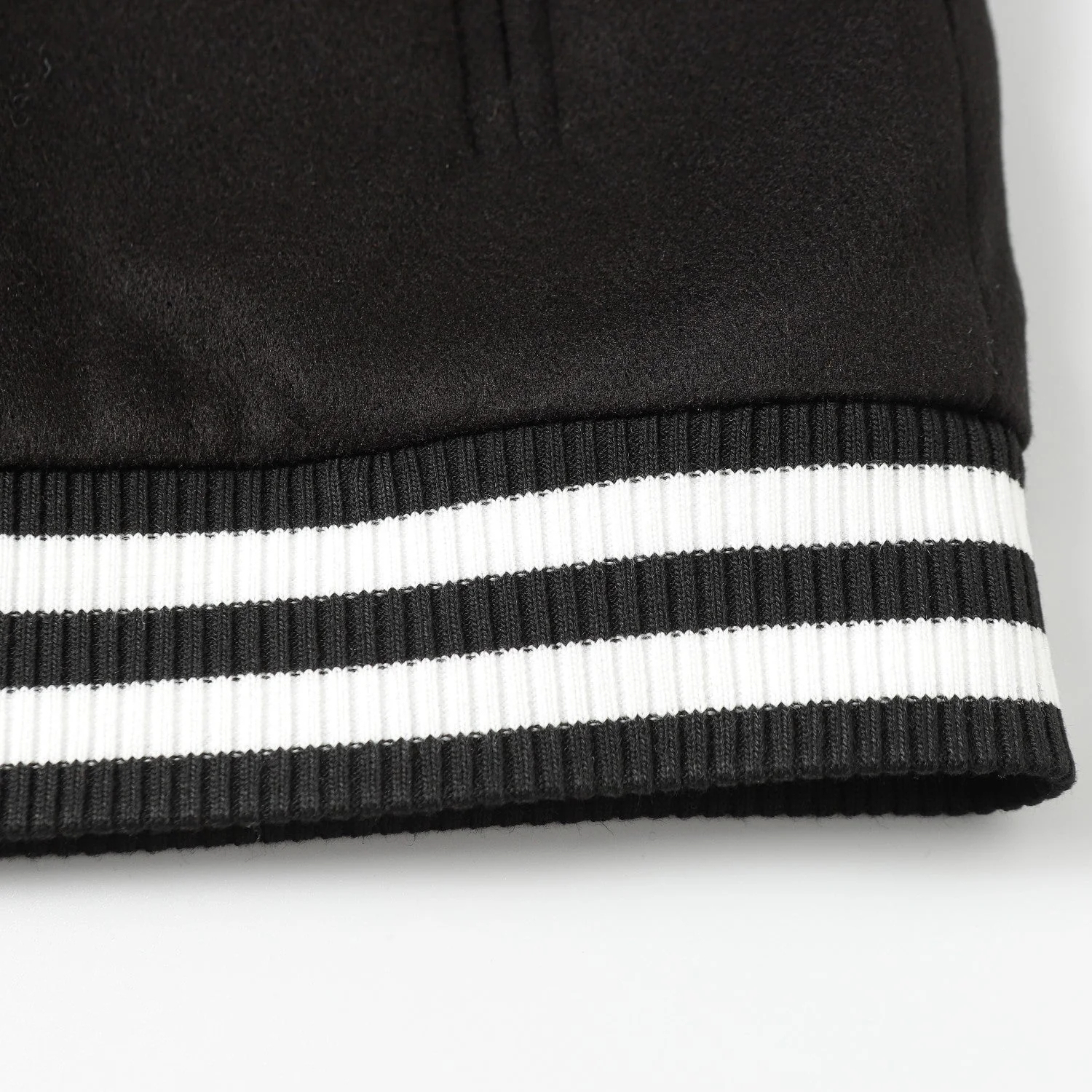 【Chrome Hearts】クロムハーツ クロス刺繍 レザースリーブ ブラック バーシティジャケット（スタジャン） ストリートスタイル