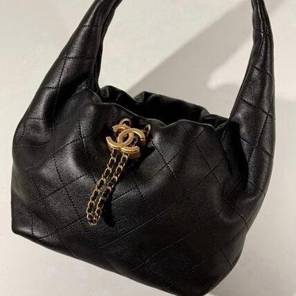  洗練のエレガンス【CHANEL】マキシ ホーボーバッグ (125996989)