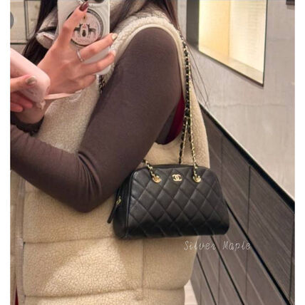 丸みのあるフォルム【CHANEL】チェーン クラッチバッグ　26P