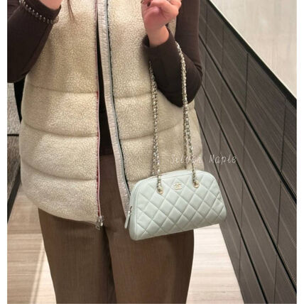 丸みのあるフォルム【CHANEL】チェーン クラッチバッグ　26P