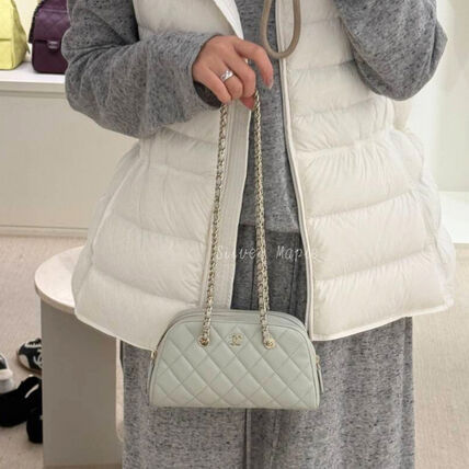 丸みのあるフォルム【CHANEL】チェーン クラッチバッグ　26P