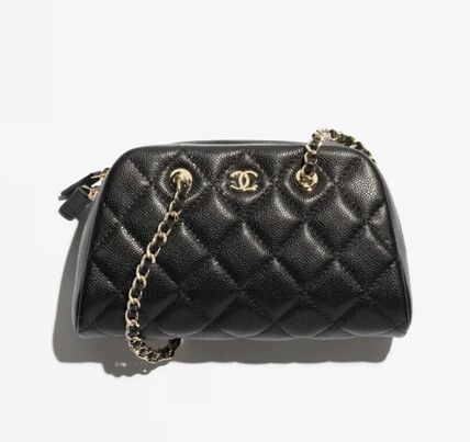 丸みのあるフォルム【CHANEL】チェーン クラッチバッグ　26P