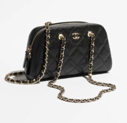 丸みのあるフォルム【CHANEL】チェーン クラッチバッグ　26P