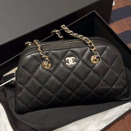 丸みのあるフォルム【CHANEL】チェーン クラッチバッグ　26P