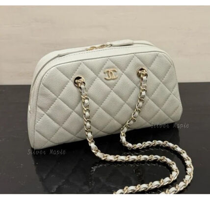 丸みのあるフォルム【CHANEL】チェーン クラッチバッグ　26P