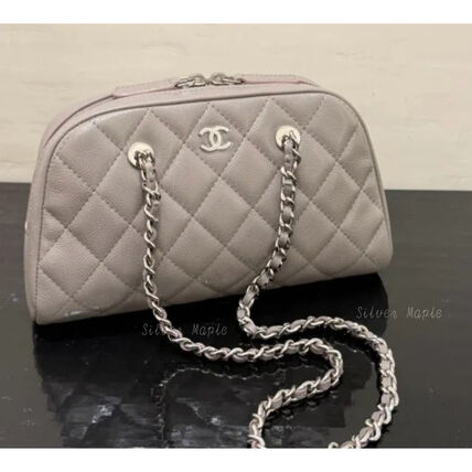 丸みのあるフォルム【CHANEL】チェーン クラッチバッグ　26P
