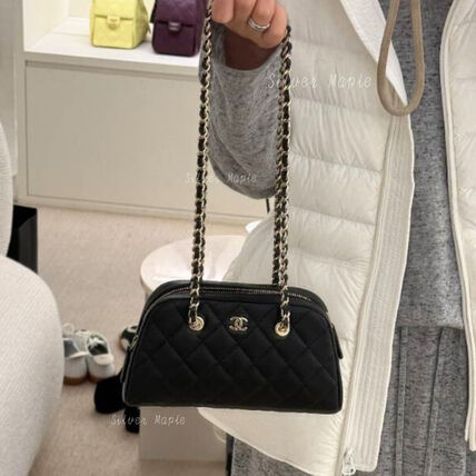 丸みのあるフォルム【CHANEL】チェーン クラッチバッグ　26P